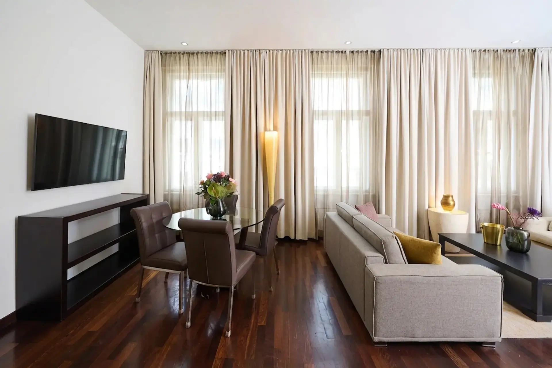 Executive Suite — Essbereich